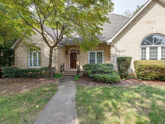 3rd image of 134 Laural Hill Dr