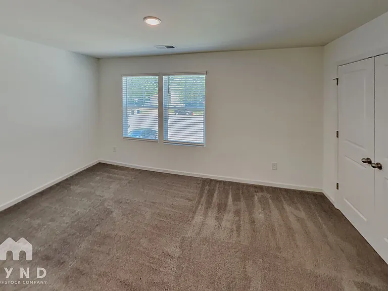 313 Cloverdale Ct — Photo 13