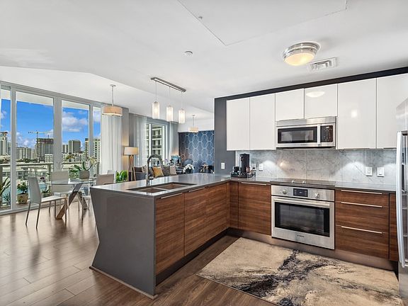 5th image of 601 NE 27th St APT 1406