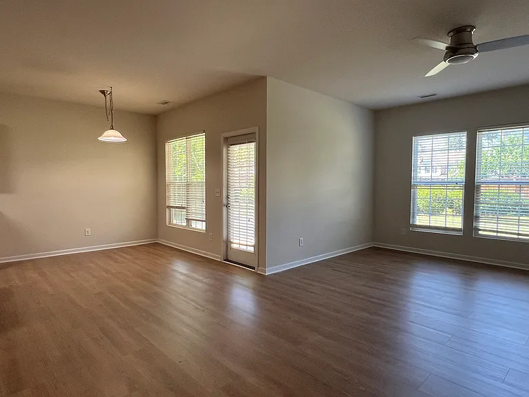 416 Charleville Ct — Photo 13