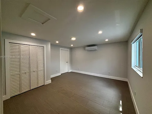 130 W 57th St #SIDE Photo 1