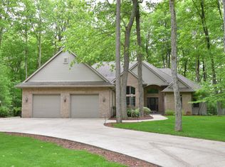 1947 Southwood Trl, West Bend, WI 53090