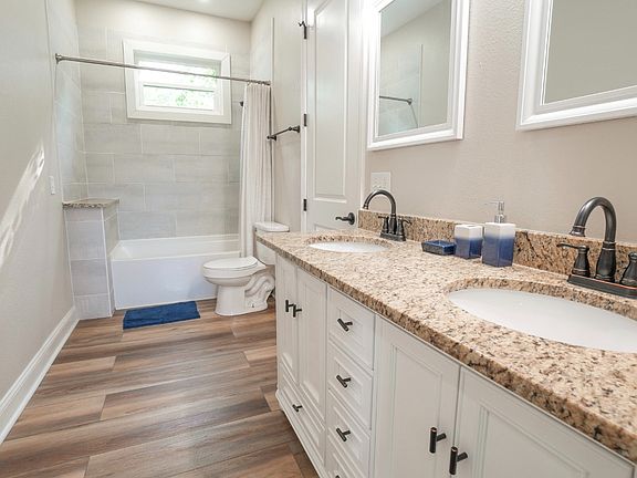 4th image of 23 E Brainerd St