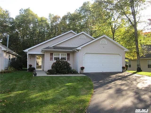 1st image of 15 Greenbriar Ct