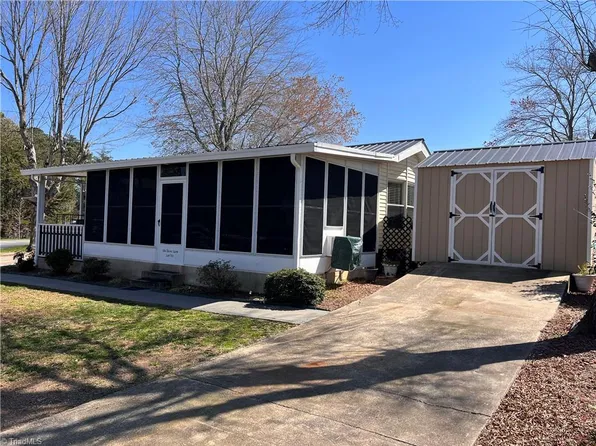 104 Dove Ln, New London, NC 28127