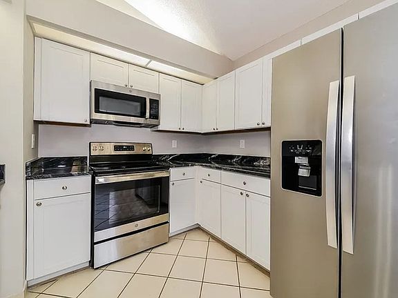 5th image of 8213 Country Oaks Ct