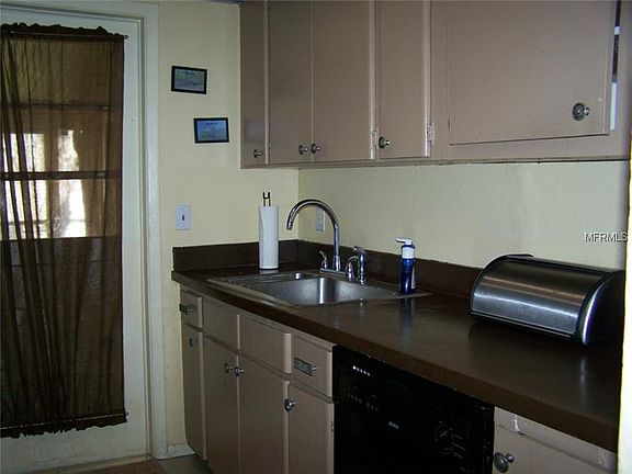 4th image of 8822 Auburn Way