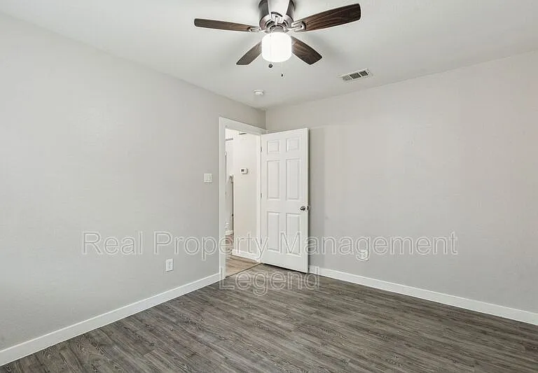 1800 Meadowlark Ln — Photo 13
