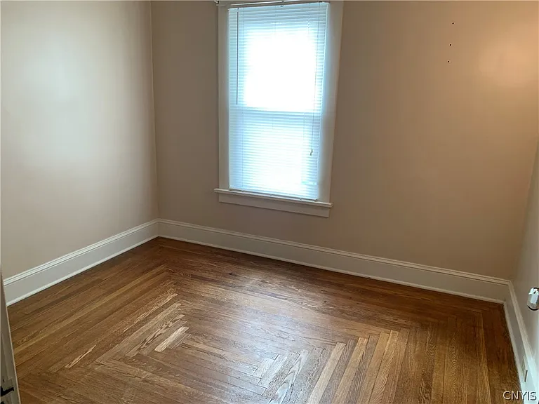 303 S 5th St — Photo 17