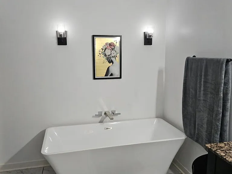 816 Goode St #302 — Photo 2