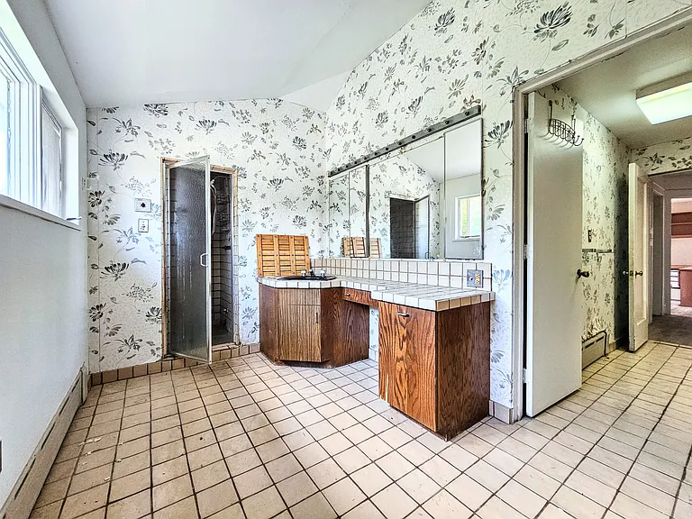 571 Charles Ave #2 — Photo 20