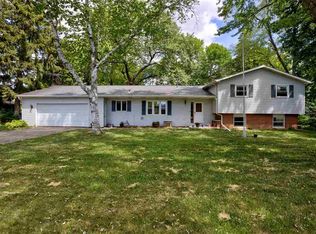 406 Maple Ln, Neenah, WI 54956