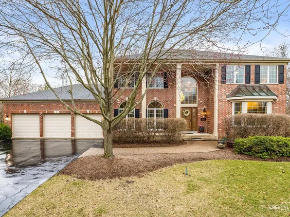 3 Rochester Ct, Algonquin, IL 60102