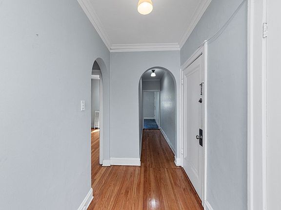 5th image of 2344 W School St Unit 2342-1