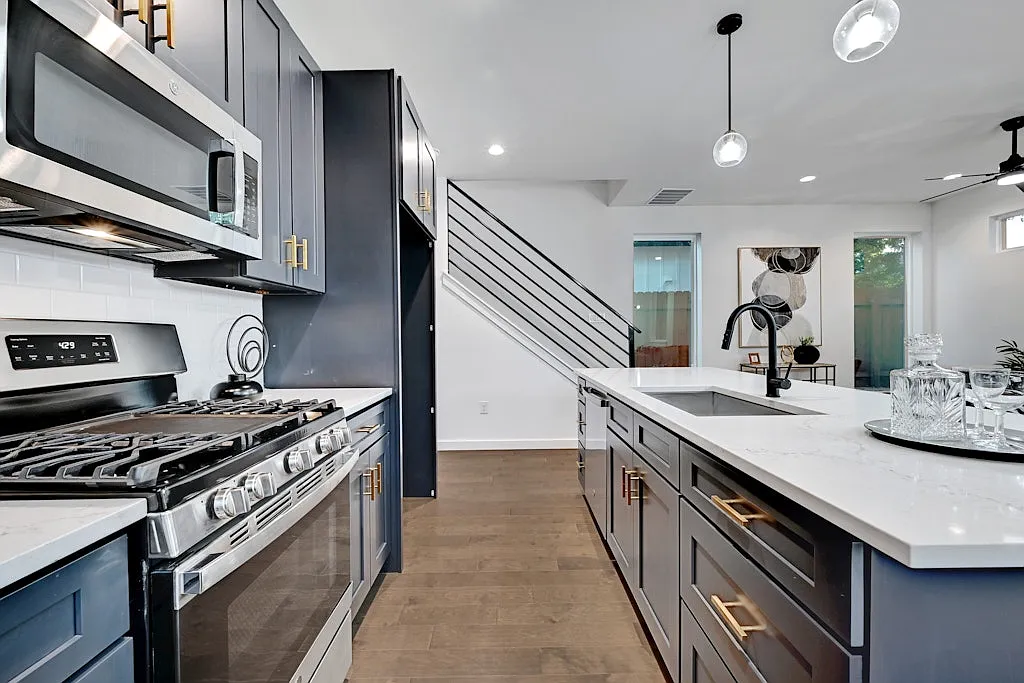 2 bed, 2.5 bath, 1352 sqft, $2,350 — Photo 1