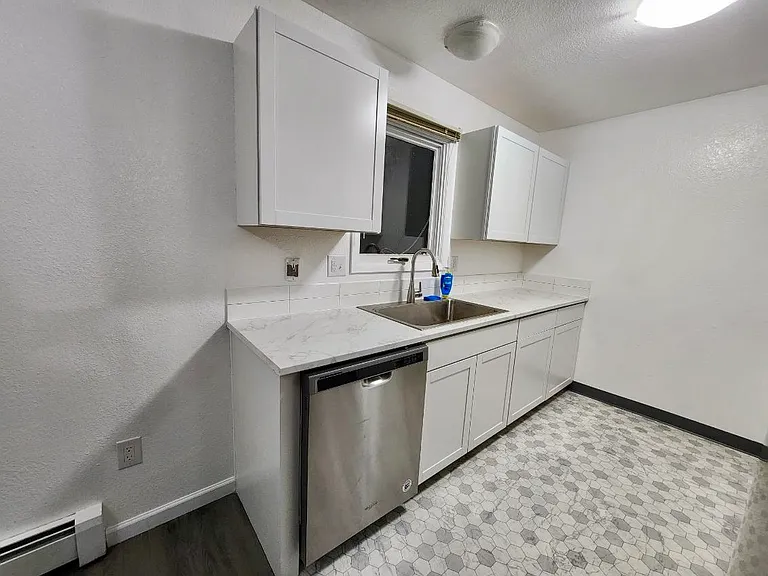 12401 Landmark St #8 — Photo 6