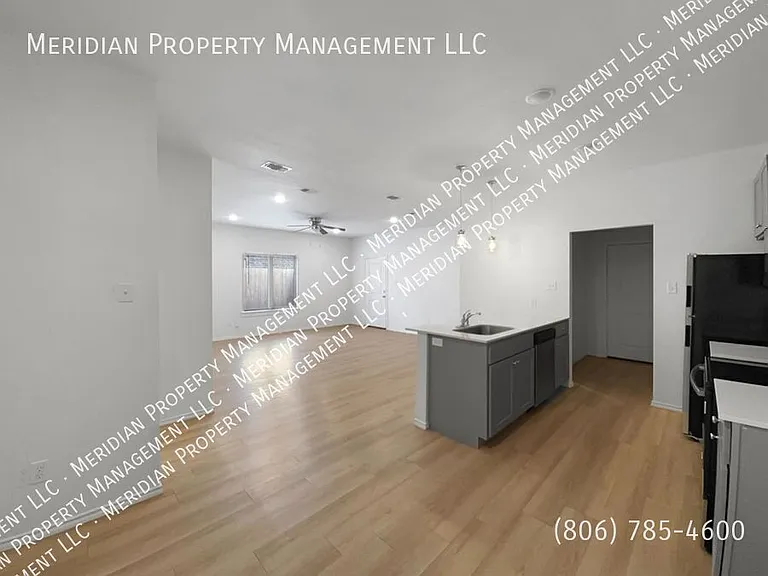 5543 Itasca St #B — Photo 4