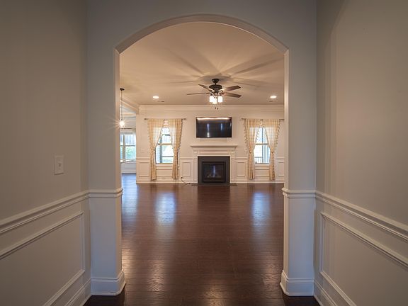3rd image of 454 Wolfbend Rd