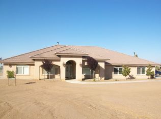 10010 Elsinore Rd, Oak Hills, CA 92344