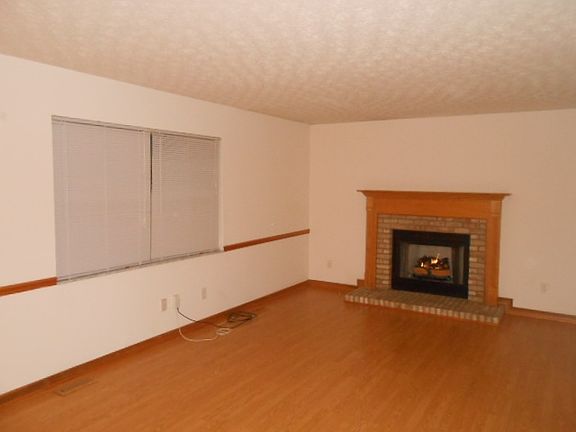 4th image of 5451 Latrobe St