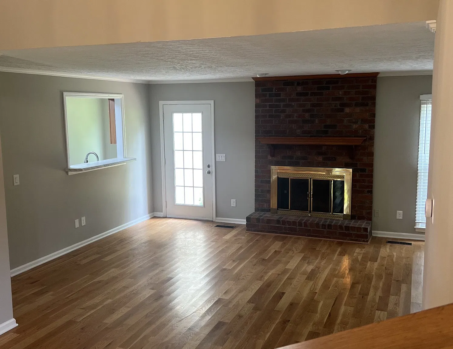 3 bed, 2.5 bath, 2494 sqft, $2,700 — Photo 2