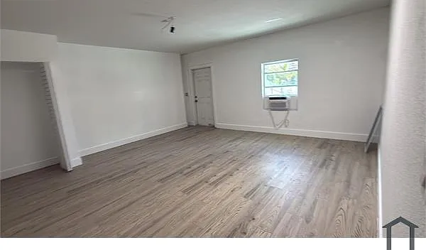 5 bed, 2200 sqft, $4,500 — Photo 2