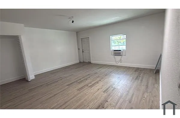Building Photo - 15859 68th Ct N