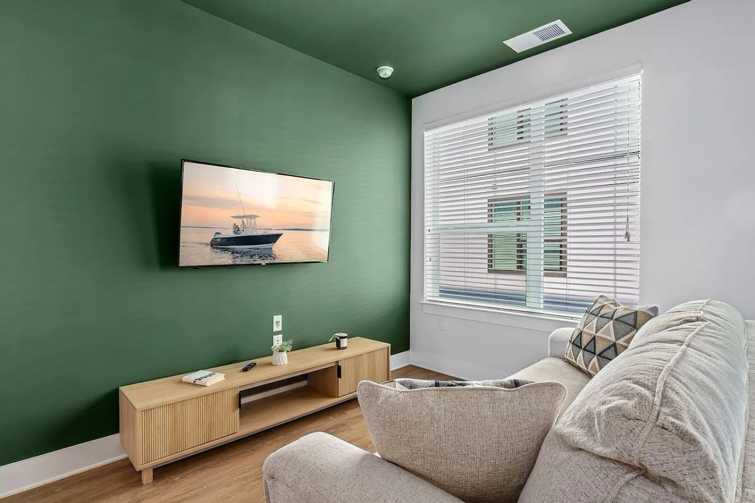 Studio, 1.0 bath, 602 sqft, $3,106 — Photo 2