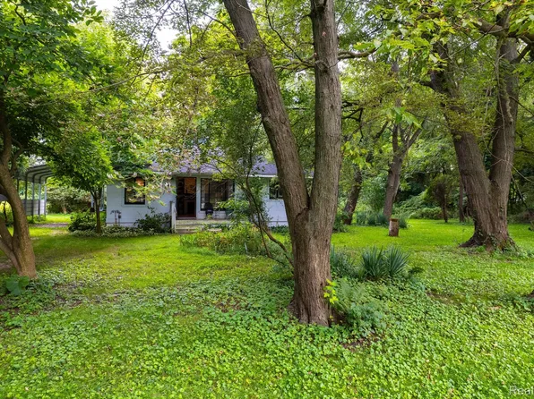 37539 Palmer Woods Blvd, Sterling Heights, MI 48312