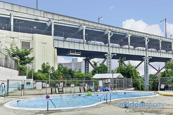 Sold by Moda Realty | media 34