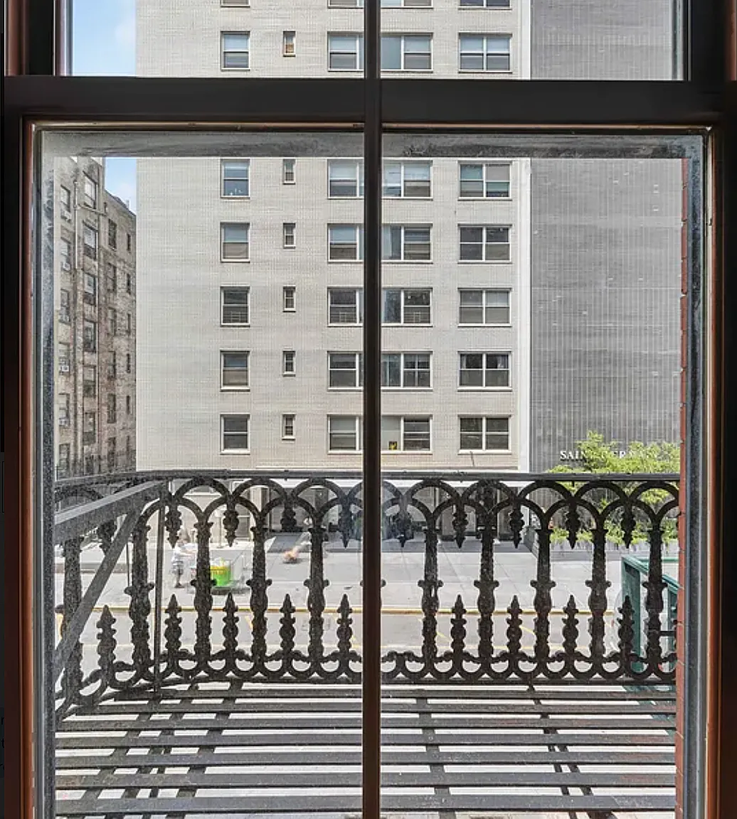 130 West 10th Street — Photo 3