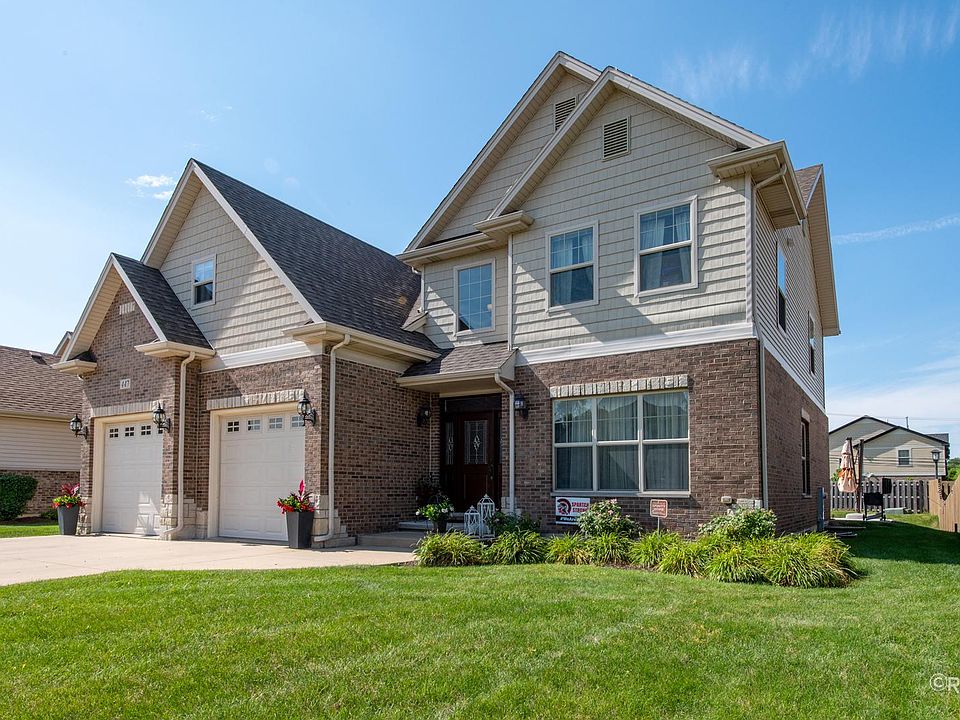 1st image of 447 Arbor Ln