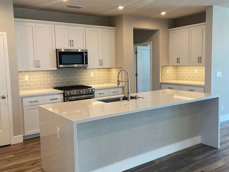 1466 Seneca Cir — Photo 4