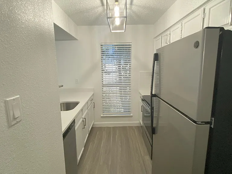 St. Edwards Place Apartments — Photo 14