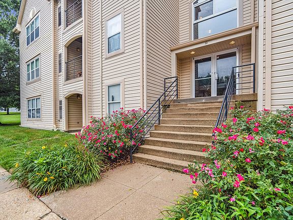 4th image of 10 Hearthstone Ct APT J