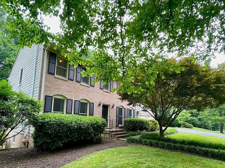 11002 Warwickshire Dr — Photo 47