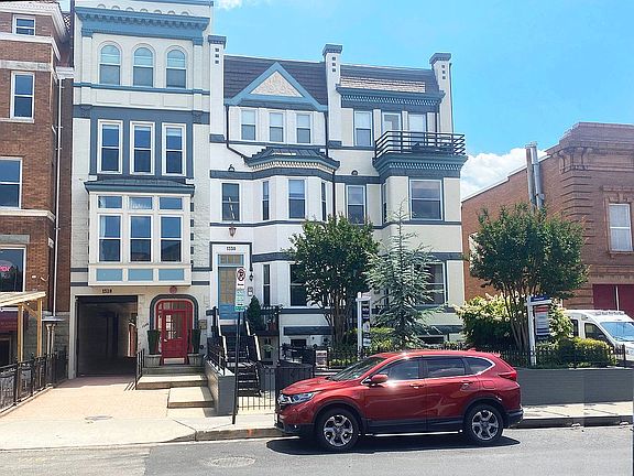 DC Townhouse-style condo 