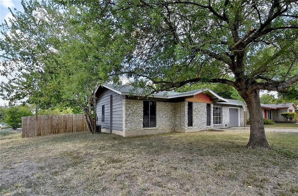 7000 Isabelle Dr — Photo 2