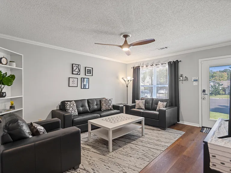 106 Willow Grove Ct — Photo 1