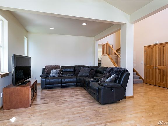3rd image of 5637 Old Settler Dr