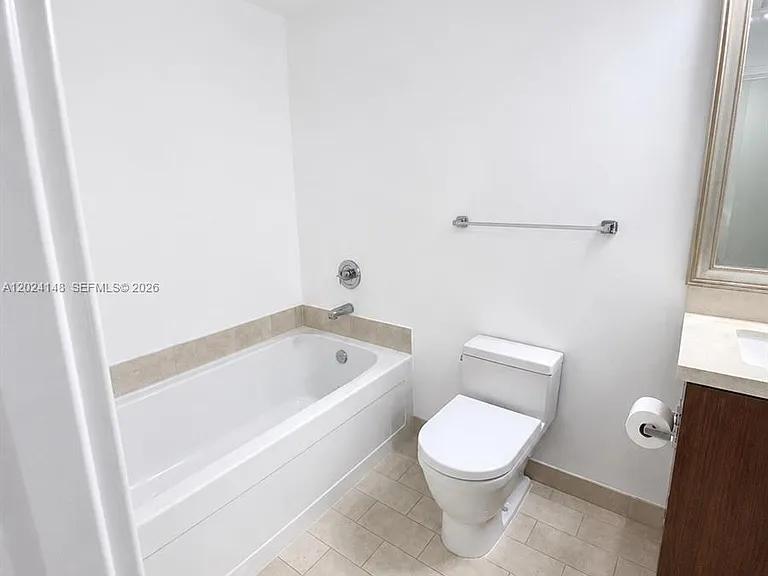 79 SW 12th St #1405 — Photo 5