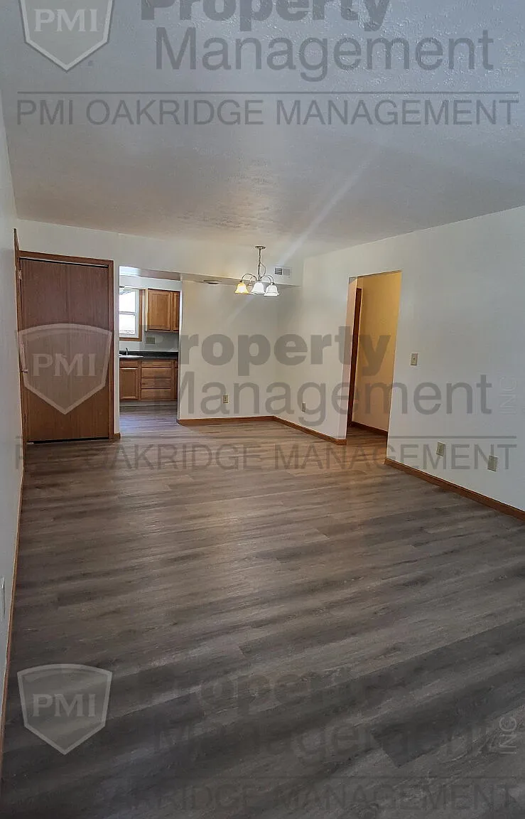 2 bed, 1.0 bath, 835 sqft, $950 — Photo 3