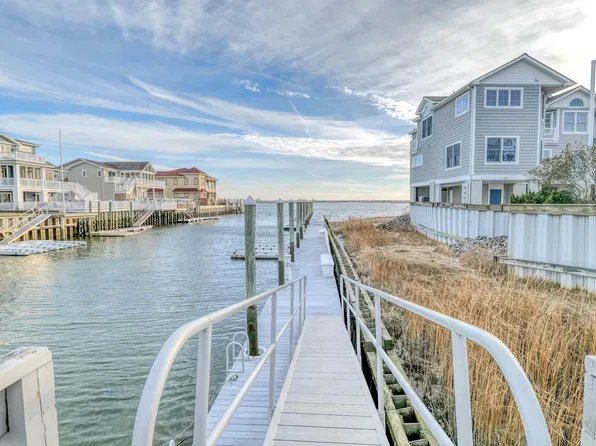 8 Neptune Dr, Somers Point, NJ 08244