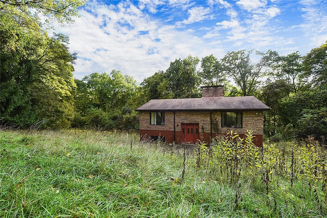 1750 Dickson Ave photo 1