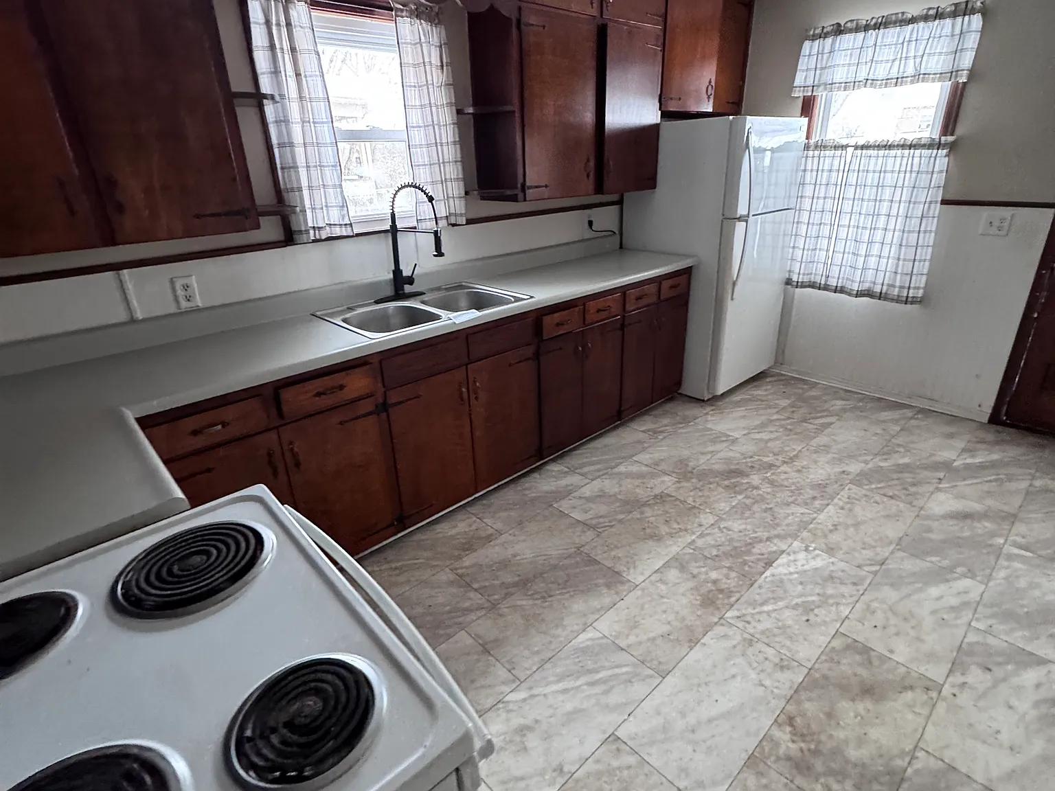 3 bed, 936 sqft, $1,300 — Photo 3