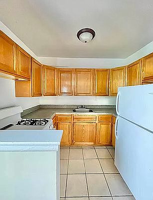 4th image of 1815 E 17th St #3B