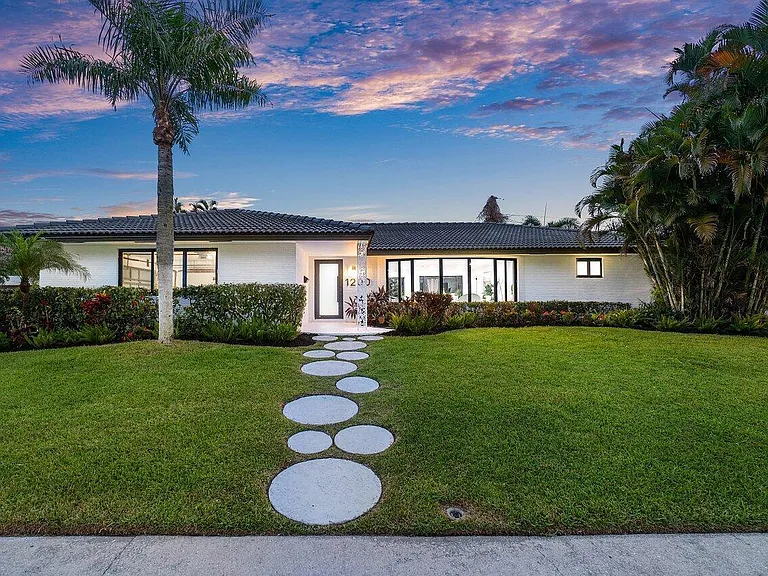 1200 SW 8th St — Photo 1