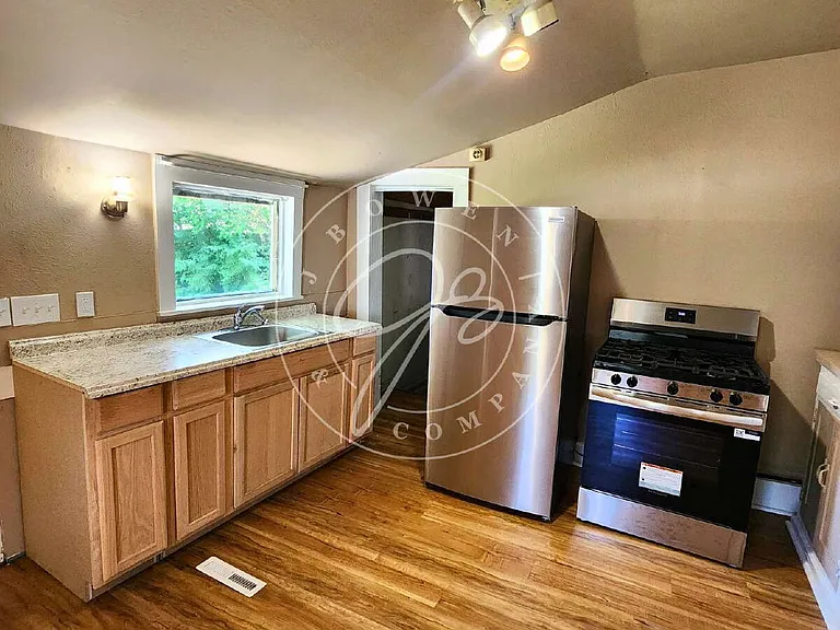537 Maumee Ave — Photo 8