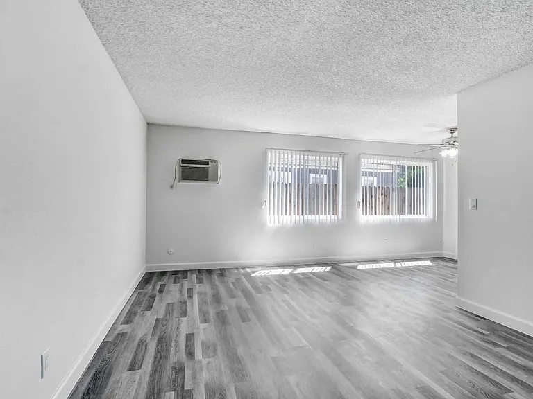 Gilmore Apartments - Van Nuys — Photo 71