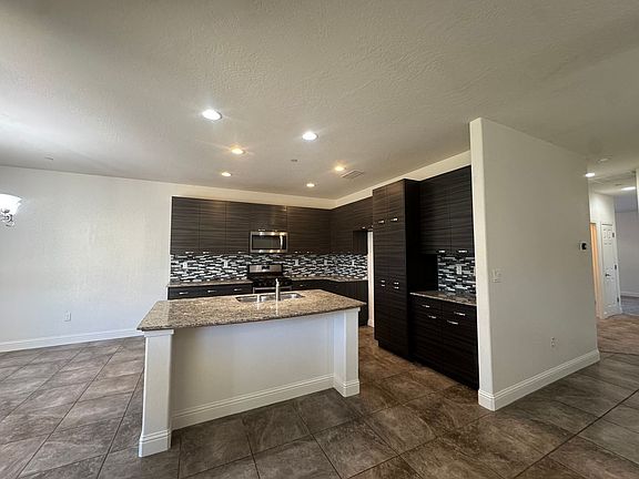 4th image of 814 S Bliss Ave